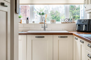 Kitchen- click for photo gallery